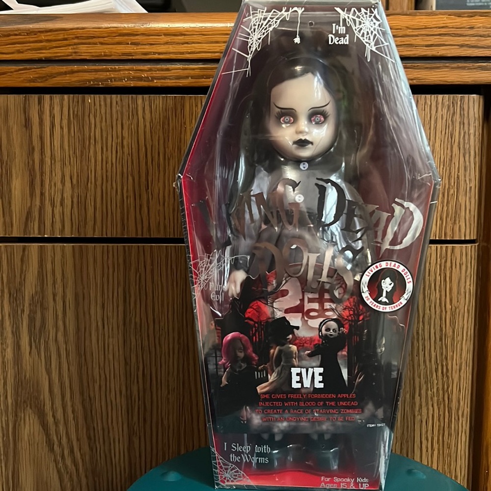 Living Dead Dolls: Eve